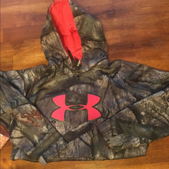 Under Armour Tops - Under Armour Sweatshirt